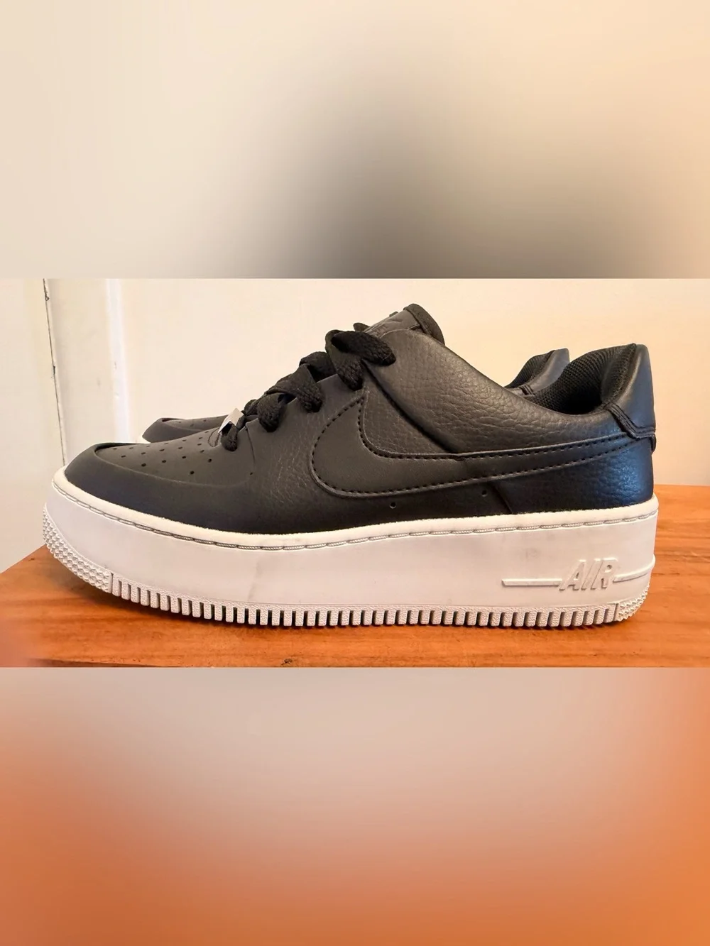 Nike smooth black